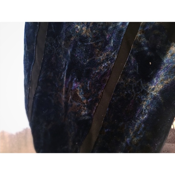 Crushed Velvet and Lace Body-con Winter Dress - Picture 6 of 6